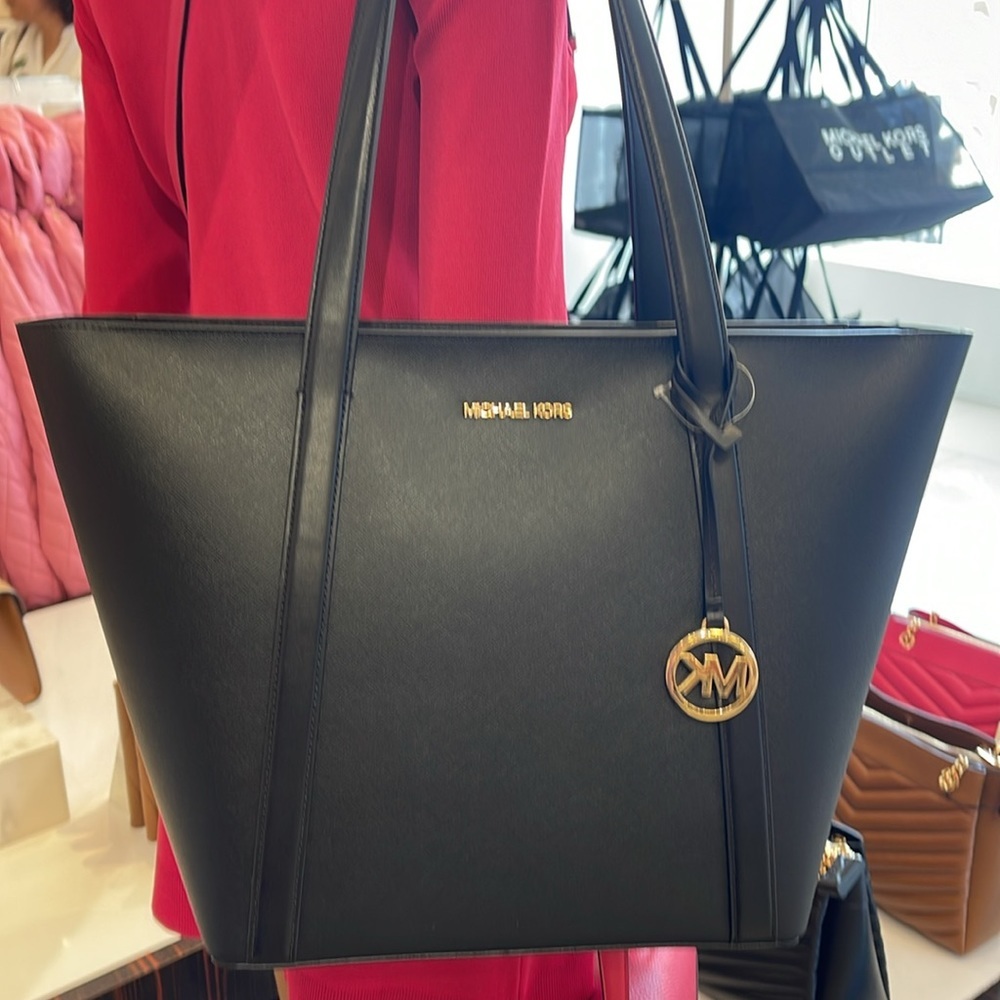 MICHAEL KORS 
Pratt Large Tote Shoulder Bag
COLOR BLACK
NWT - Picture 14 of 16